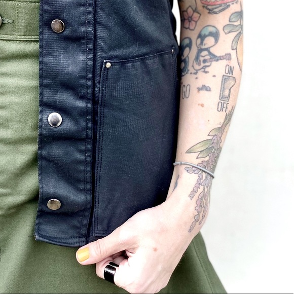 🦊 FOX & VIXEN || HANDMADE VINTAGE || Unisex Black Vest with Detachable Hood - Picture 13 of 16